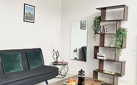 Cosy Prenton Home Near Tranmere Club And Liverpool